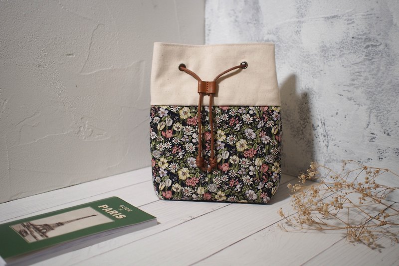 Traveler series Messenger bag / Bucket bag / Limited hand bag / Daisy / Pre-order - Messenger Bags & Sling Bags - Cotton & Hemp Multicolor
