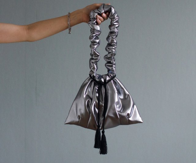 送料無料特集 | 激安の新品・型落ち・アウトレット Kinchaku. Metallic 巾着バッグ mine-corpus（ミネ ショップ - バッグ