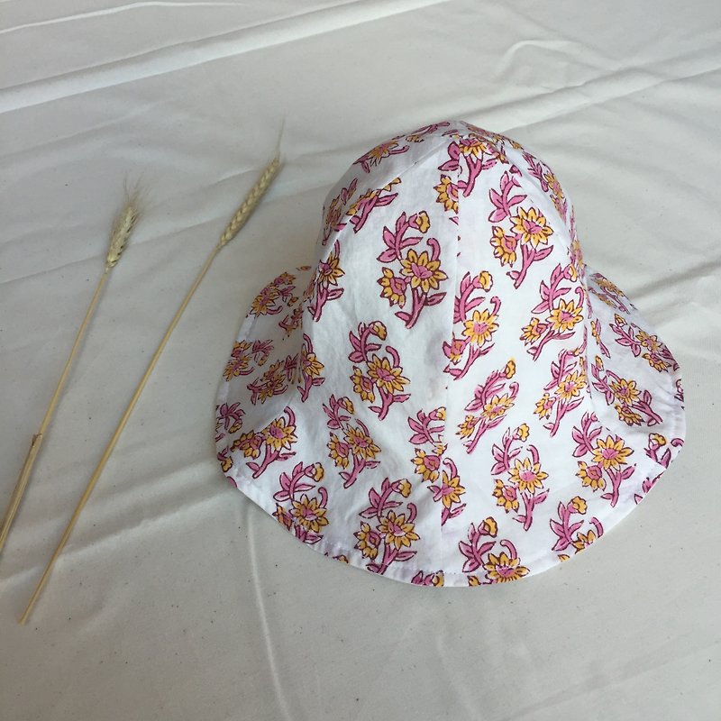 Kids hat- white floral handblock - หมวกเด็ก - ผ้าฝ้าย/ผ้าลินิน ขาว