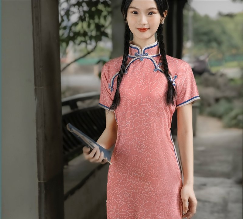 [Flower Crown] Retro style of the Republic of China, ancient silk high-slit petal collar flat-cut cheongsam - Qipao - Other Materials Pink