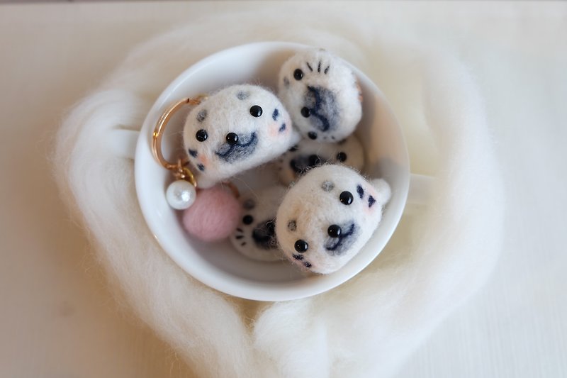 sleeping original handmade [white glutinous rice dumpling baby seal] pendant/key ring - Keychains - Wool White