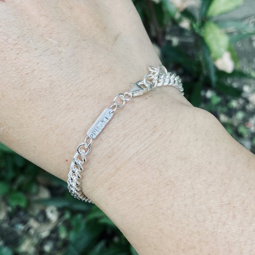 Sterling silver cross bracelet can be customized with name