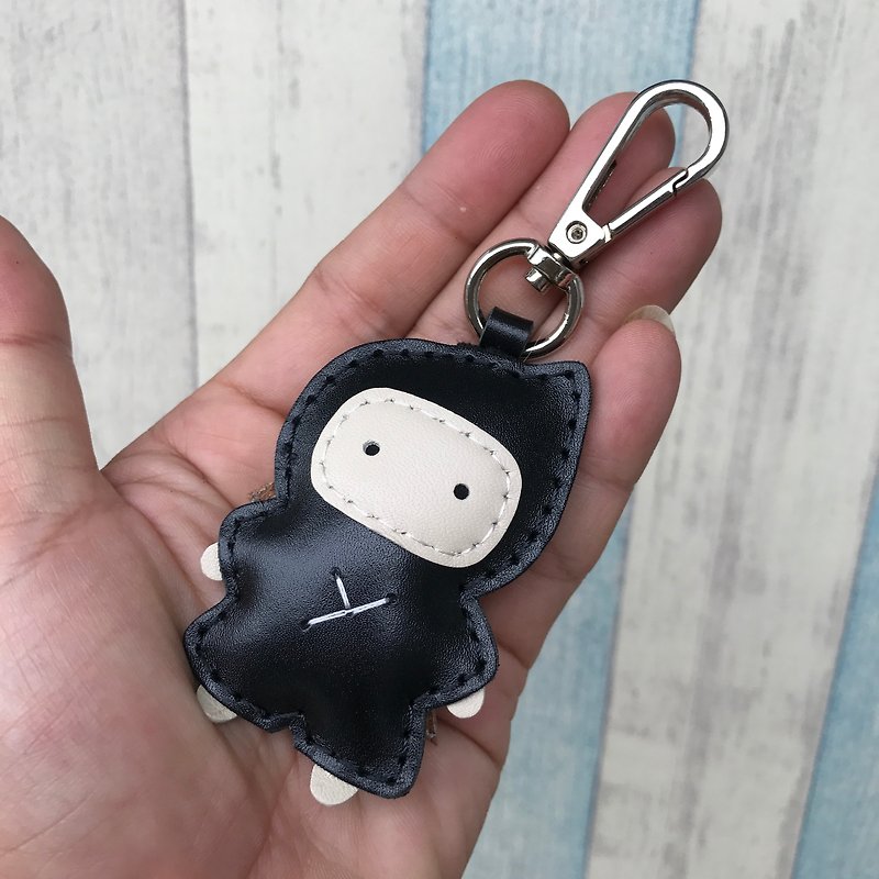 Healing small things handmade leather black cute ninja hand-sewn keychain small size - ที่ห้อยกุญแจ - หนังแท้ สีดำ