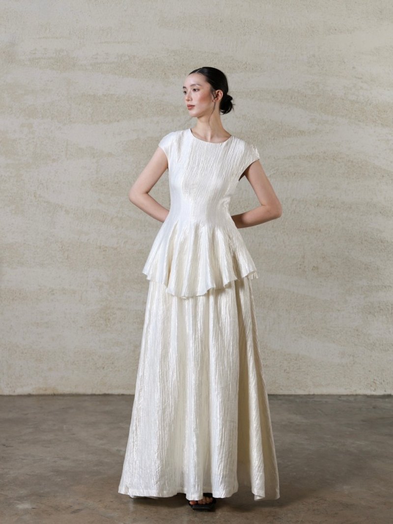 法式極簡 / 花苞型包肩上衣 / 半裙套裝 - 女上衣/長袖上衣 - 其他材質 白色