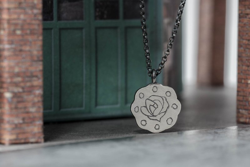 Rose halo necklace - Necklaces - Other Metals Gray