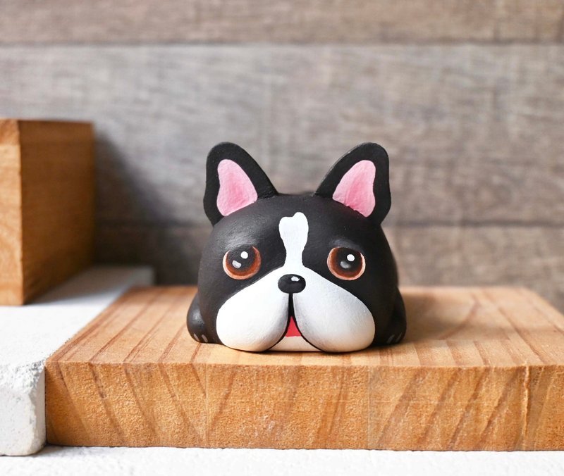 Cute French Bulldog Milk Colored French Bulldog Handmade Wooden Healing Small Wood Carving Doll Business Card Holder Mobile Phone Holder - ของวางตกแต่ง - ไม้ สีดำ