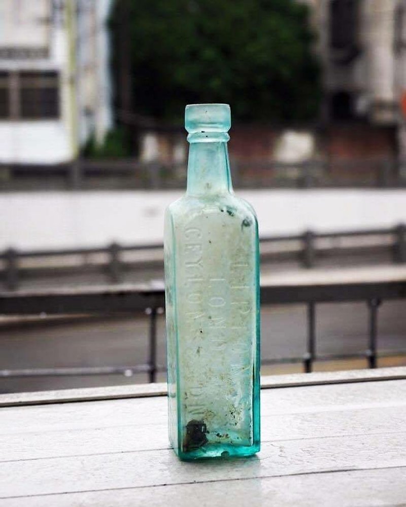 初期の古いボトルの英国システム - 置物 - ガラス 