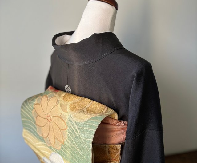 椿五つ紋付き黒留袖アンティーク着物 - ショップ 【藏私‧Collection