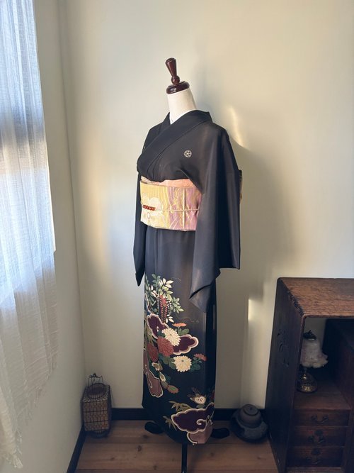 椿五つ紋付き黒留袖アンティーク着物 - ショップ 【藏私‧Collection