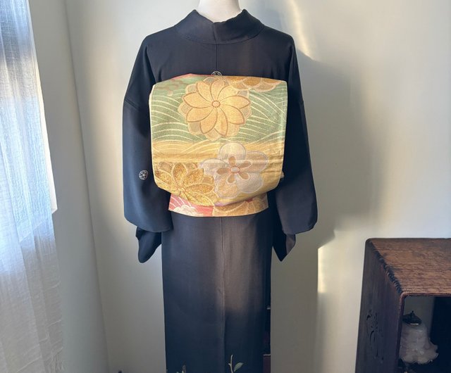 椿五つ紋付き黒留袖アンティーク着物 - ショップ 【藏私‧Collection