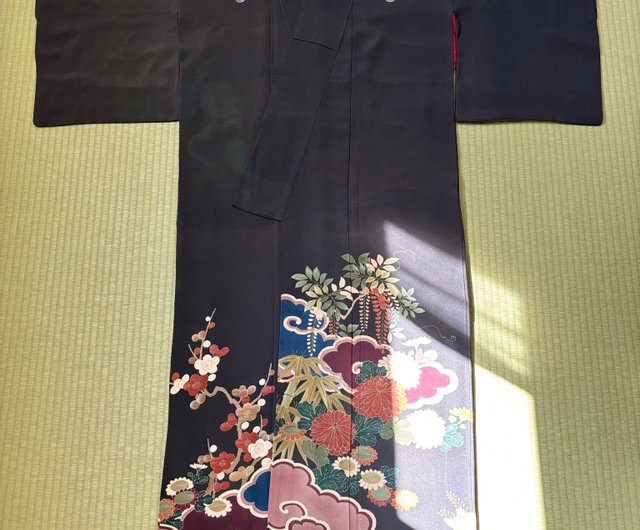 椿五つ紋付き黒留袖アンティーク着物 - ショップ 【藏私‧Collection