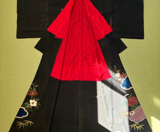 椿五つ紋付き黒留袖アンティーク着物 - ショップ 【藏私‧Collection