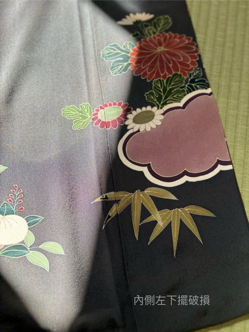 椿五つ紋付き黒留袖アンティーク着物 - ショップ 【藏私‧Collection