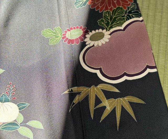 アンティーク　黒留袖　五つ紋　刺繍　椿　松竹梅　着物　084a d 椿五つ紋付き黒留袖アンティーク着物 - ショップ 【藏私‧Collection