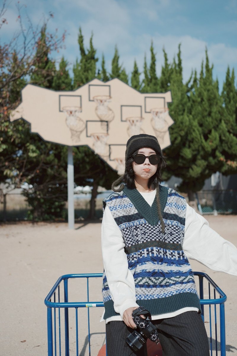 南瓜圖騰V領針織背心 - 2色 - 藍圖騰 - 背心/無袖上衣 - 其他人造纖維 藍色