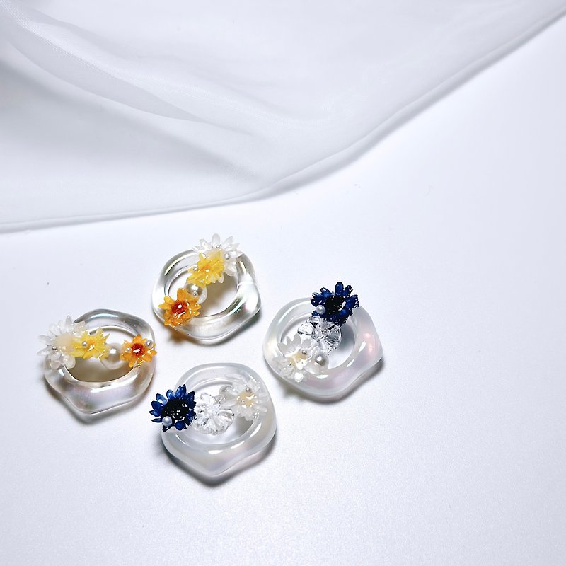 Xia Mo • Depressed flower handmade earrings - ต่างหู - พืช/ดอกไม้ 