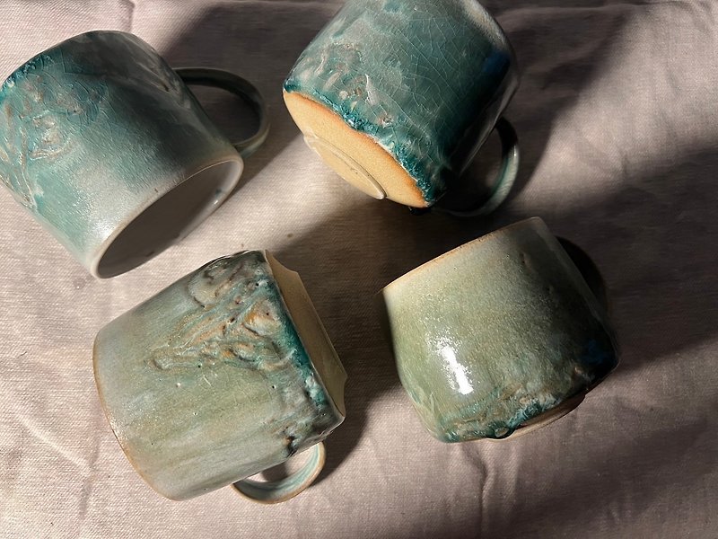 山の森刻印マグカップ - 皿・プレート - 陶器 
