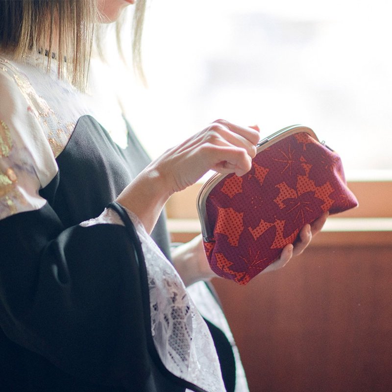 くし型がま口ポーチ さくらもみじ 【 日本製 】 - 化妝包/收納袋 - 棉．麻 紅色