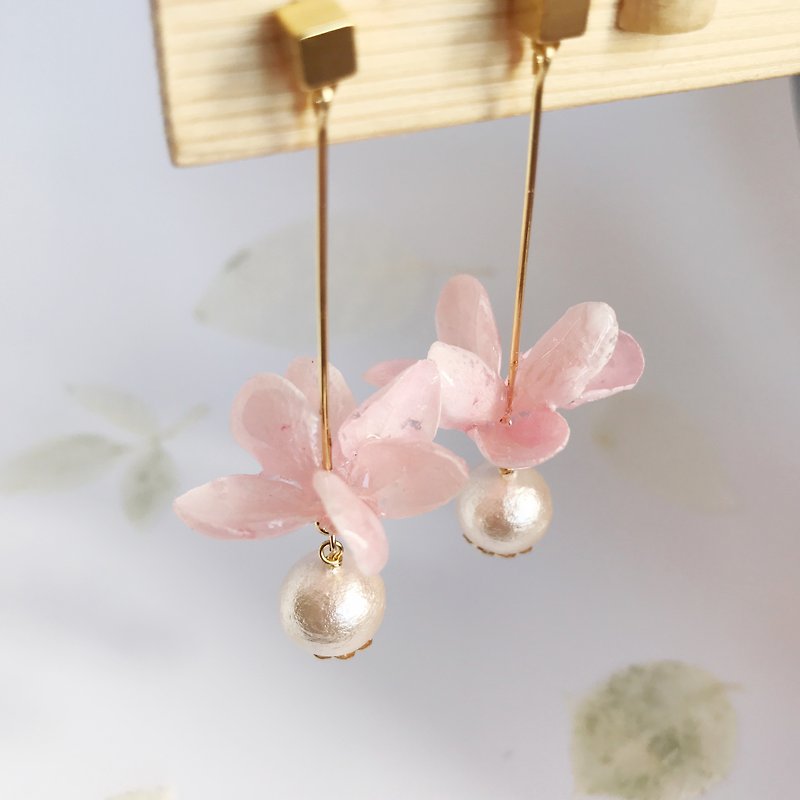 Real flower Hydrangea Earrings with Cotton Pearl 18KGP - ต่างหู - พืช/ดอกไม้ สึชมพู