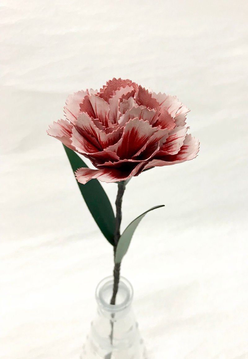 Frozen Pink Leather Carnation with Red inside - ของวางตกแต่ง - หนังแท้ สึชมพู