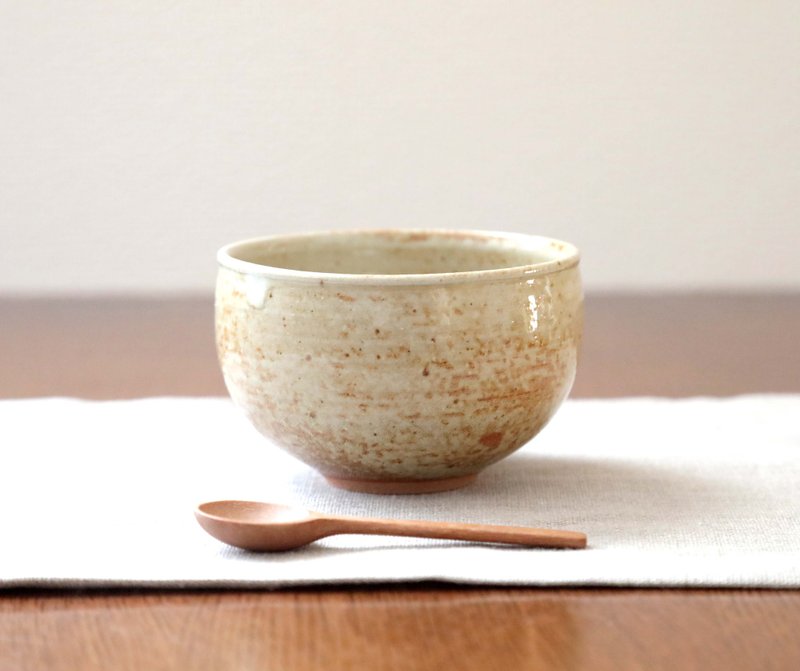 Only hot water with straw ash glaze 2 / Also for cafe au lait and soup - ถ้วยชาม - ดินเผา สีกากี