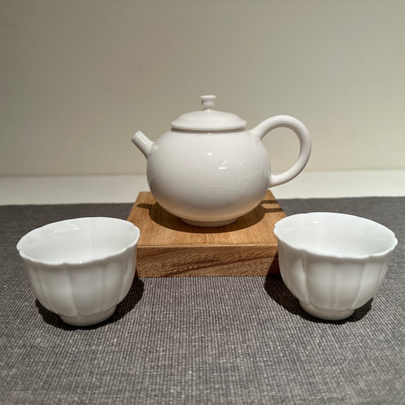 【瓷】圓融型潤瓷壺(一壺二杯)精緻泡茶壺 - 茶壺/茶杯/茶具 - 其他材質 白色