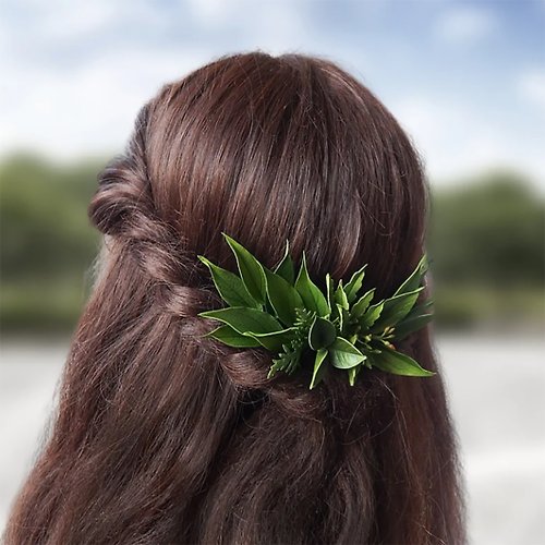 FloraFantasyIZ Greenery wedding hair piece Green leaf hair comb Bridal floral headpiece Fern