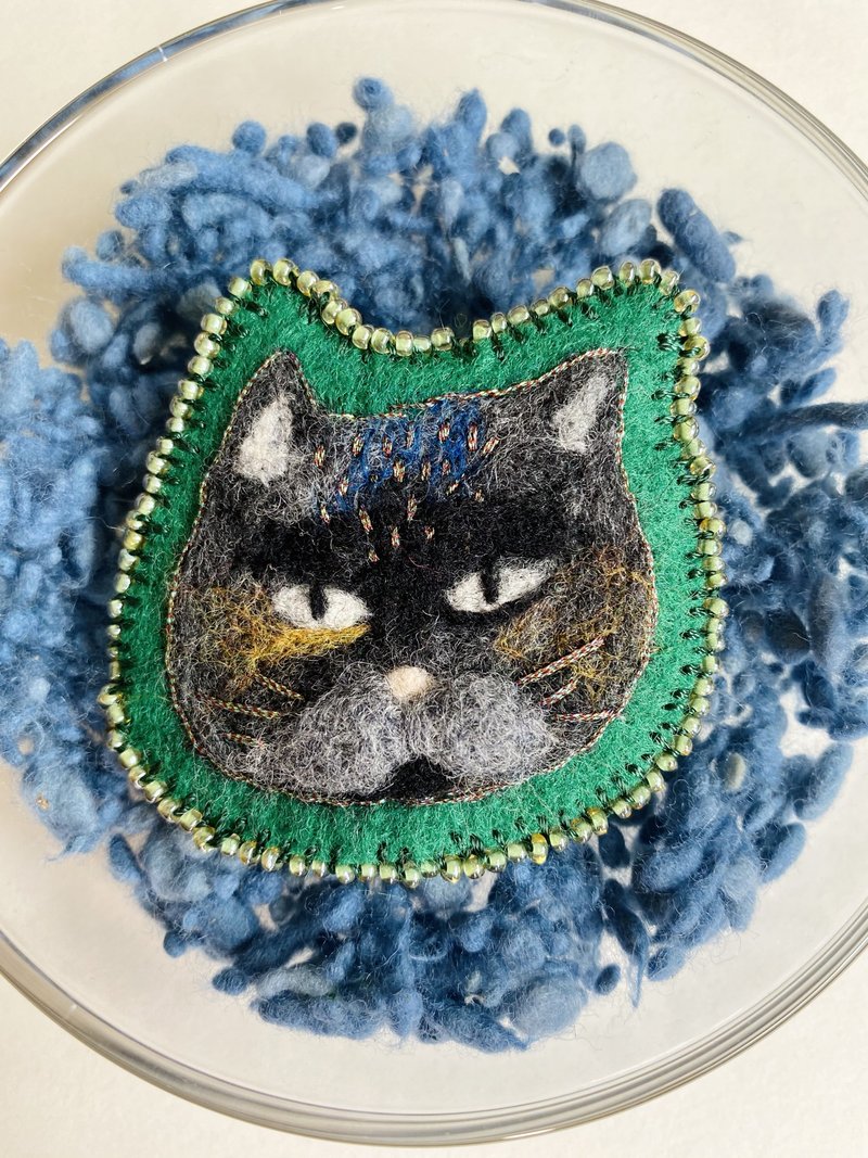 羊毛氈 刺繡 胸針 襟針 【趣怪貓咪系列】 03 - 胸針 - 羊毛 黑色