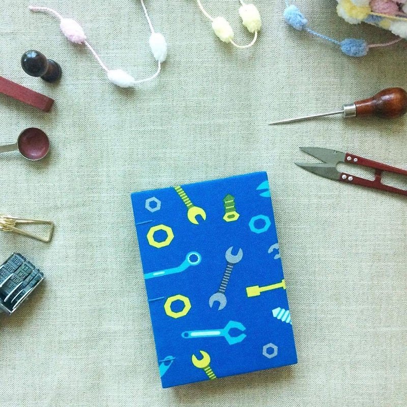 この手縫いの本の中で、ハードウェアストア手作りの手の本 - ノート・手帳 - 紙 