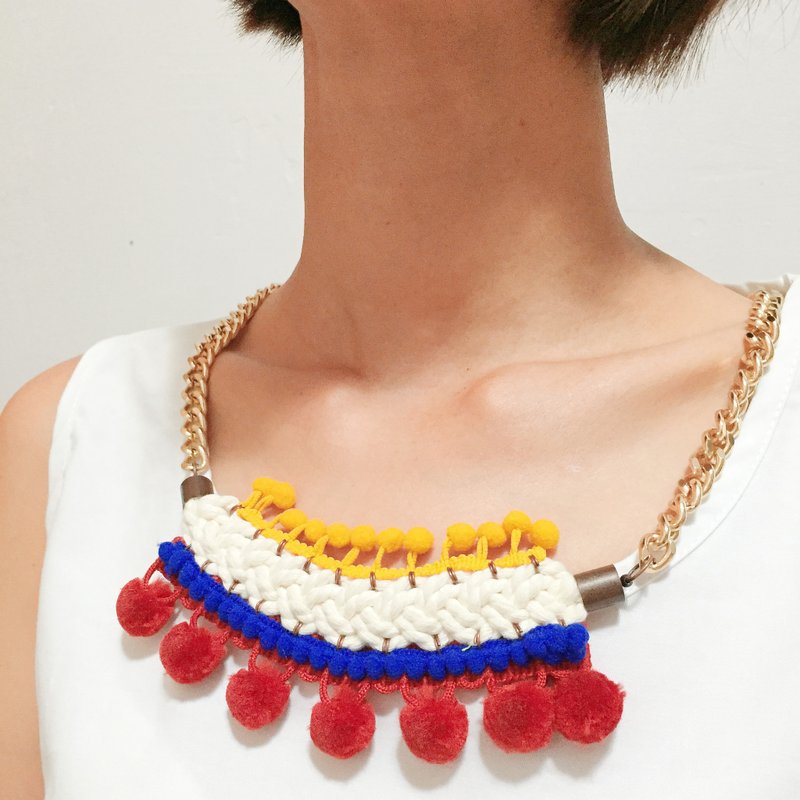 Handcrafted Geometric Pom Pom Necklace - Anton - 項鍊 - 聚酯纖維 紅色