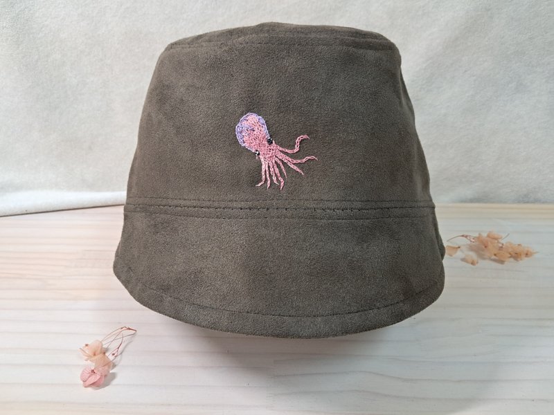 章魚來啦麂皮盆帽 - 帽子 - 繡線 咖啡色