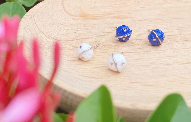 手工陶瓷 藍白色小星球 耳針(925銀針) - 耳環/耳夾 - 陶 藍色