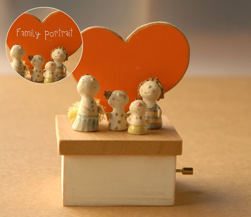 Private music box / family portrait / mother's day / hand music bell / diy-E01 - ของวางตกแต่ง - ไม้ สีทอง