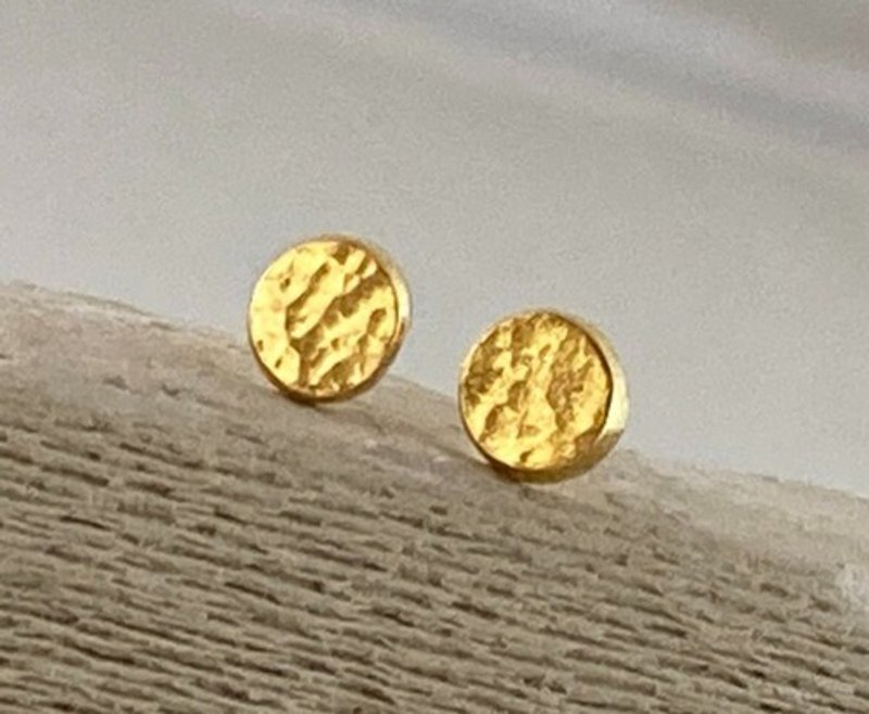 K24 Pure Gold Moon  小さな純金の満月 リサイクルK24厚めのスタッドピアス 片耳分 - 耳環/耳夾/耳骨夾 - 其他金屬 