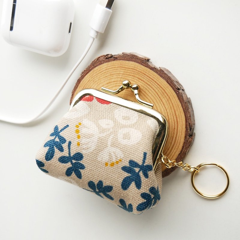 Courtside の白い花小 belly kiss lock bag/coin purse [Made in Taiwan] - กระเป๋าใส่เหรียญ - โลหะ สีกากี
