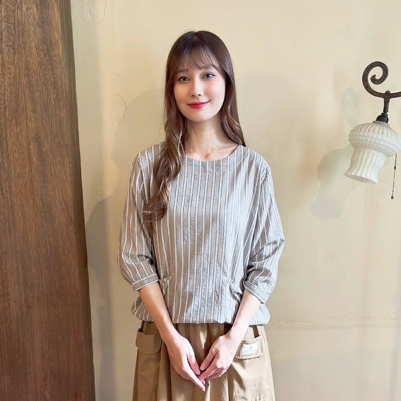 Hana Mokuba crew neck straight stripe pocket style top - เสื้อผู้หญิง - วัสดุอื่นๆ 