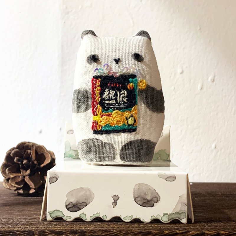 擁抱喜愛的-刺繡小動物: 抱著熱浪的熊貓 Panda - 公仔/玩偶 - 棉．麻 白色