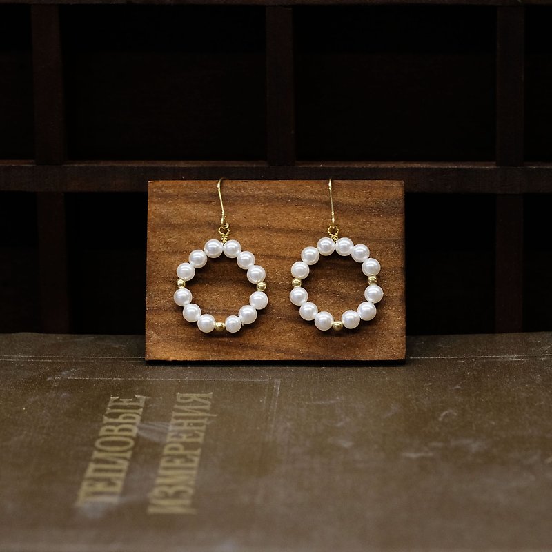 String series brass shell pearl pendant earrings ear clip ear clip without pierced ears - Earrings & Clip-ons - Pearl White