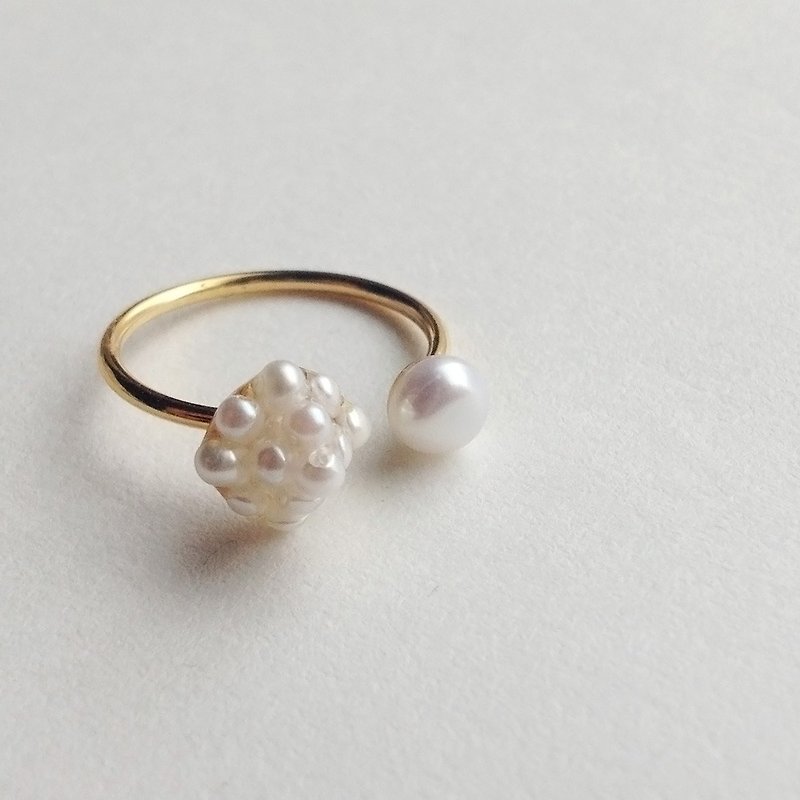 16 kgp fresh water Keshi Pearl × vintage pearl fork ring - แหวนทั่วไป - เครื่องเพชรพลอย ขาว
