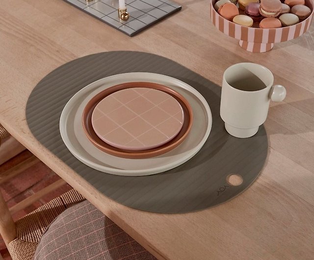 Sæt tøj væk Variant monarki Oval Silicone Placemat/ Olive Green (2 in group) - Shop OYOY Place Mats &  Dining Décor - Pinkoi