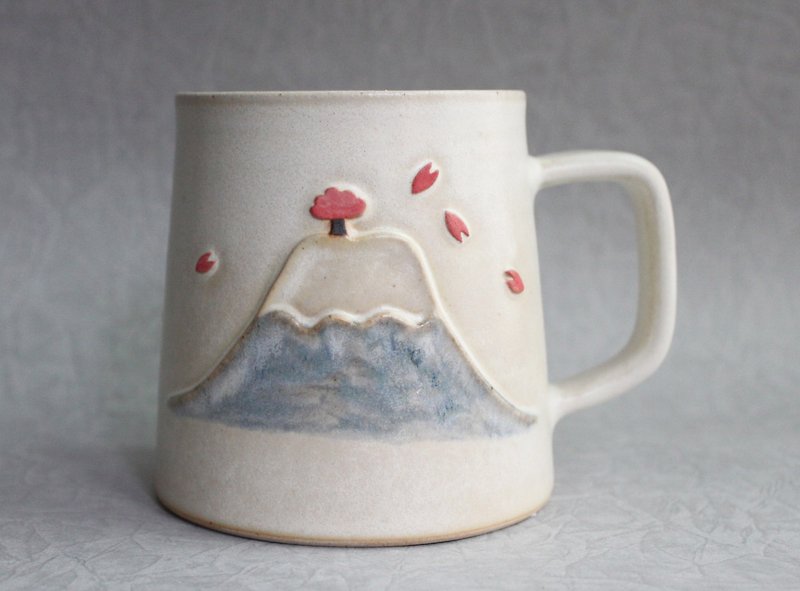 Spring has a tree version Mount Fuji ear hook coffee pottery cup - แก้วมัค/แก้วกาแฟ - ดินเผา 