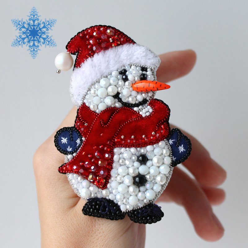 Snowman Brooch.Embroidered Winter Brooch.Christmas Gifts.Christmas Gift Wrapping - 胸針 - 珍珠 白色