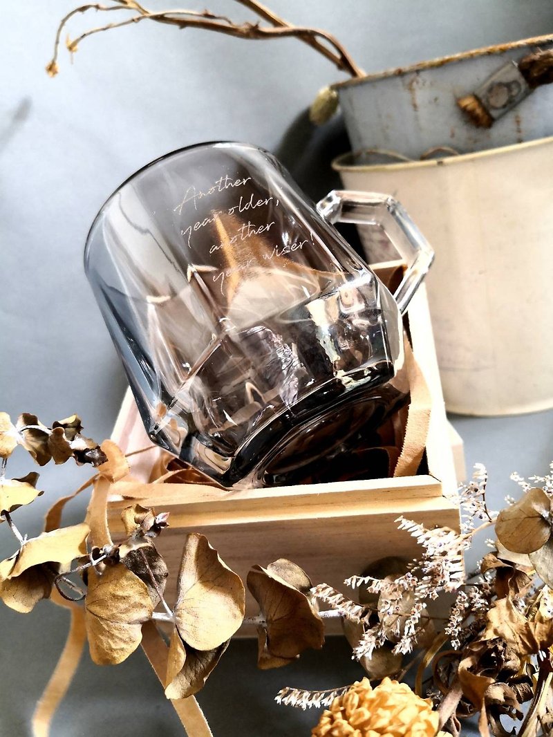 新しいカスタム彫刻カップ、誕生日/記念品/商業グループ購入を記入する木箱付き - グラス・コップ - ガラス 透明