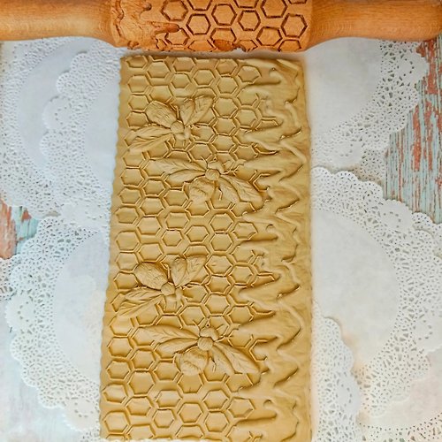 Rolling Pin Embossed Bees ,cookie rolling pin,bee rolling ,engraved rolling pin imbossed rolling pin