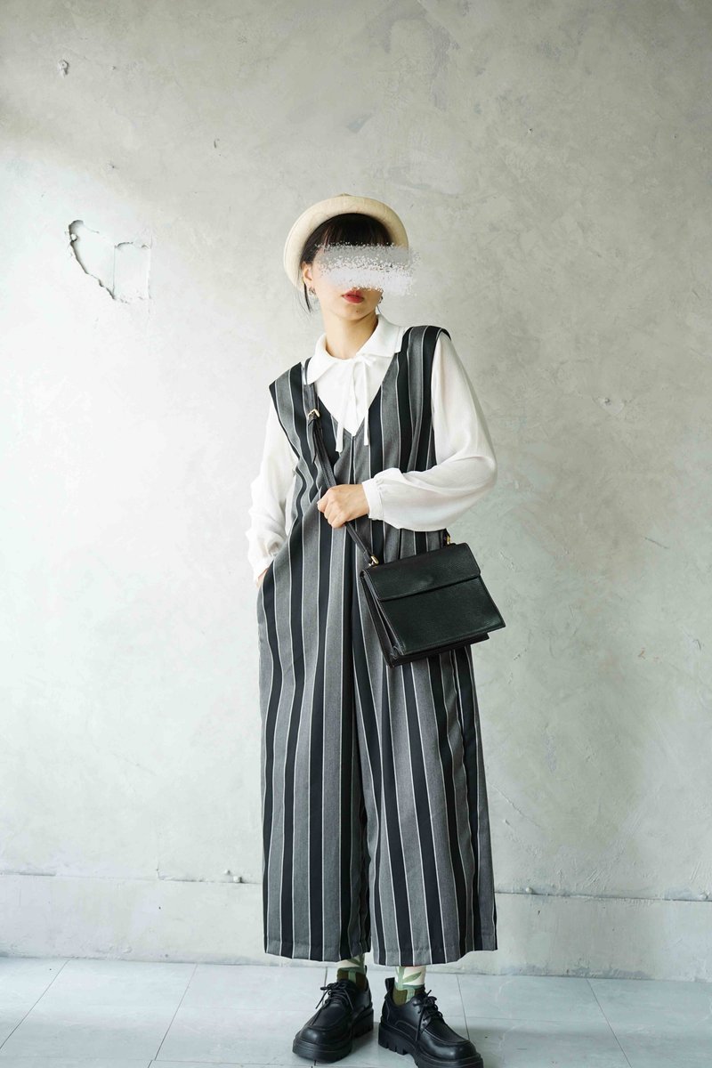 設計手作-中性灰黑直紋設計感後打褶連身寬褲 - 吊帶褲/連身褲 - 聚酯纖維 灰色