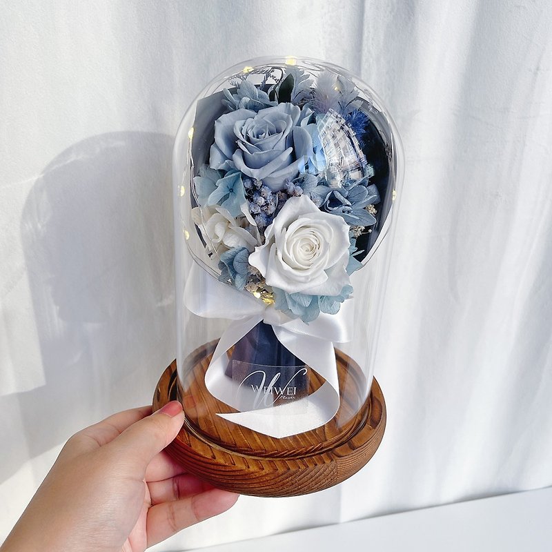 畢業禮物/客製化禮物 LED玫瑰花束永生花鐘罩 -莫蘭迪藍+白 - 乾花/永生花 - 植物．花 藍色