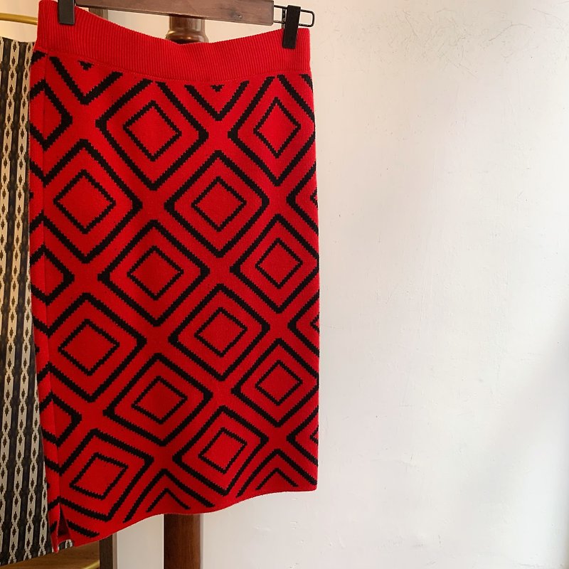 vintage knitted skirt - กระโปรง - ไฟเบอร์อื่นๆ สีแดง