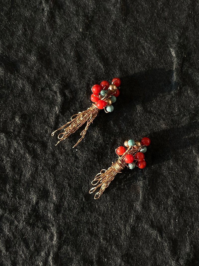 A bouquet of red coral turquoise stud earrings red handmade can be changed ear clip - ต่างหู - เครื่องเพชรพลอย สีแดง