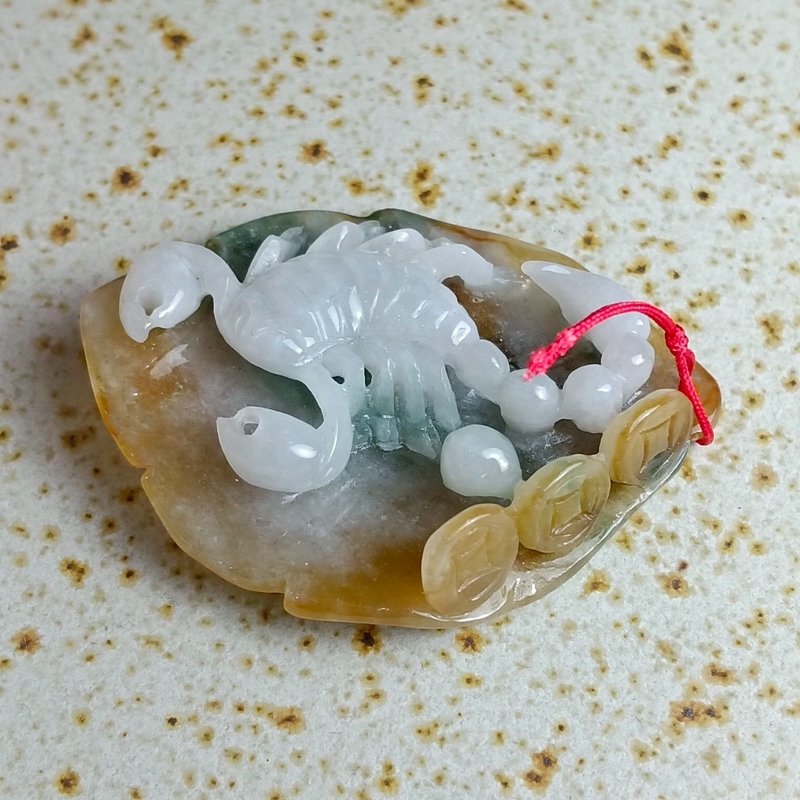 J0206天然翡翠A貨 . 細糯帶皮秋香蠍子.獨甲一方.掛飾. - 擺飾/家飾品 - 玉石 
