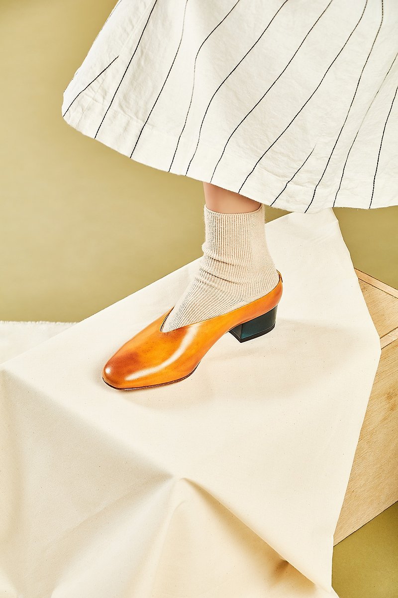 HTHREE 3.4 round head U-neck Muller heel / silk flower / heel / Umules Heels - รองเท้าหนังผู้หญิง - หนังแท้ สีส้ม